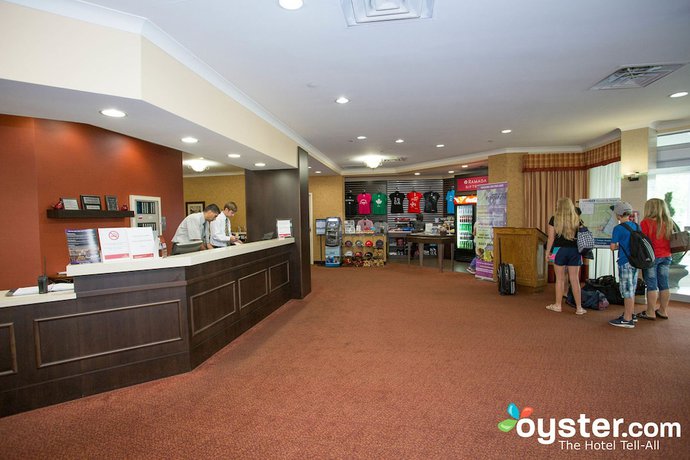 Imagen de los interiores del Hotel Ramada By Wyndham Niagara Falls/fallsview. Foto 19