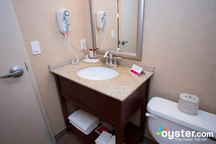 Imagen de la habitación del Hotel Ramada By Wyndham Niagara Falls/fallsview. Foto 18