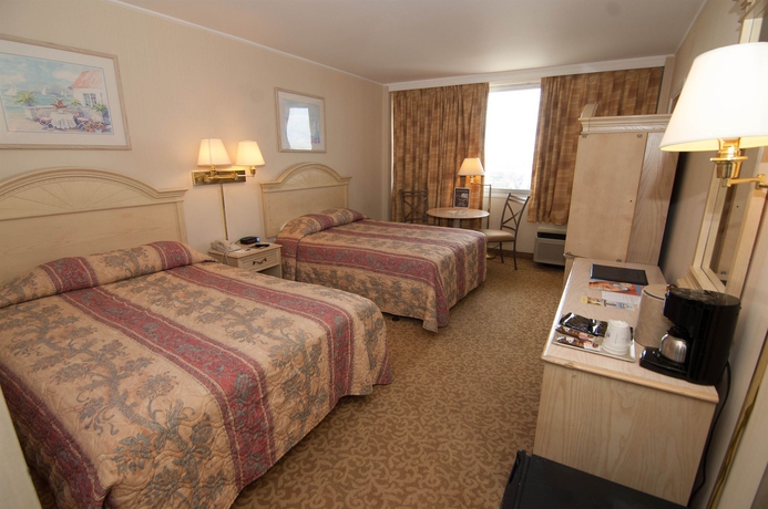 Imagen de la habitación del Hotel Ramada By Wyndham North Bergen. Foto 6