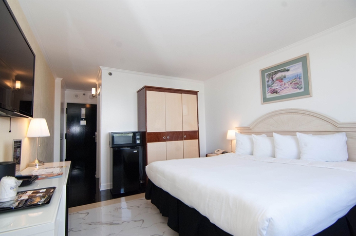 Imagen de la habitación del Hotel Ramada By Wyndham North Bergen. Foto 8