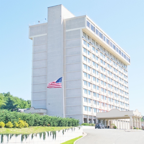 Imagen general del Hotel Ramada By Wyndham North Bergen. Foto 2