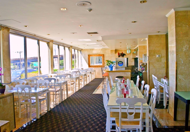 Imagen del bar/restaurante del Hotel Ramada By Wyndham North Bergen. Foto 4