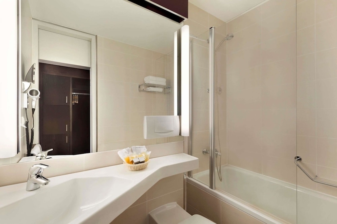 Imagen de la habitación del Hotel Ramada By Wyndham Nuernberg Parkhotel. Foto 9