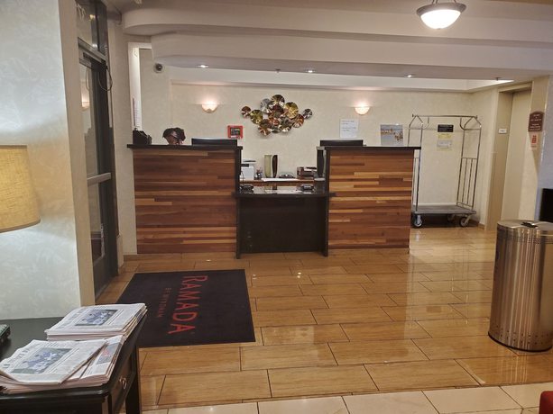 Imagen de los interiores del Hotel Ramada By Wyndham Oakland Downtown City Center. Foto 7