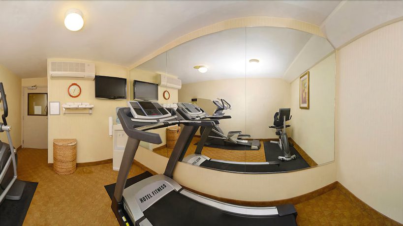 Imagen de los interiores del Hotel Ramada By Wyndham Oakland Downtown City Center. Foto 9