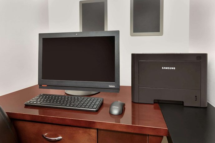 Imagen de los interiores del Hotel Ramada By Wyndham Oakland Downtown City Center. Foto 10