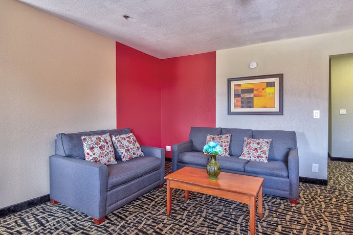 Imagen de la habitación del Hotel Ramada By Wyndham Oklahoma City Airport North. Foto 4