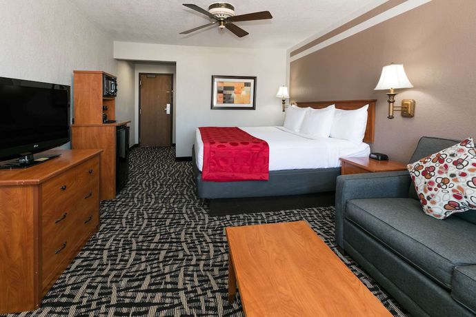 Imagen de la habitación del Hotel Ramada By Wyndham Oklahoma City Airport North. Foto 13
