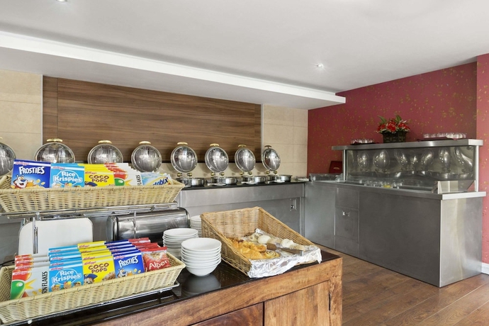 Imagen del bar/restaurante del Hotel Ramada By Wyndham Oldbury Birmingham. Foto 4