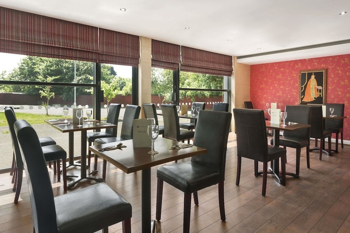 Imagen del bar/restaurante del Hotel Ramada By Wyndham Oldbury Birmingham. Foto 5