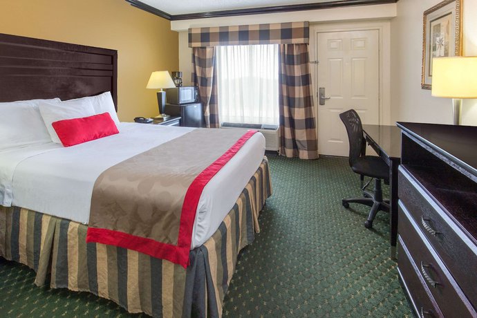 Imagen de la habitación del Hotel Ramada By Wyndham Ontario. Foto 1