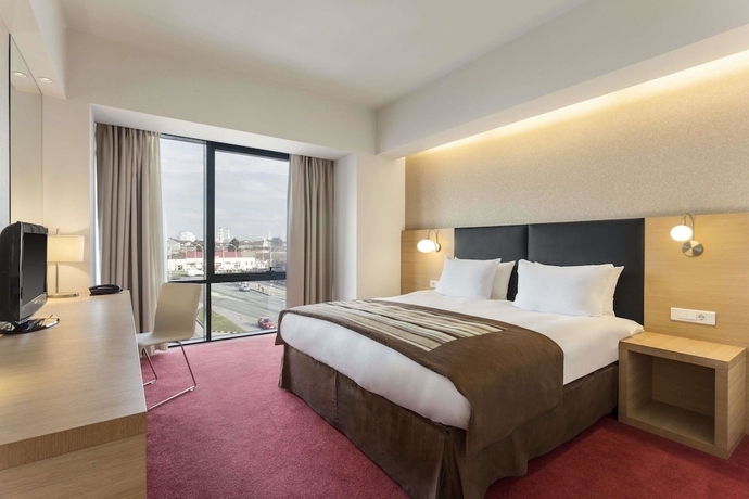 Imagen de la habitación del Hotel Ramada By Wyndham Oradea. Foto 5