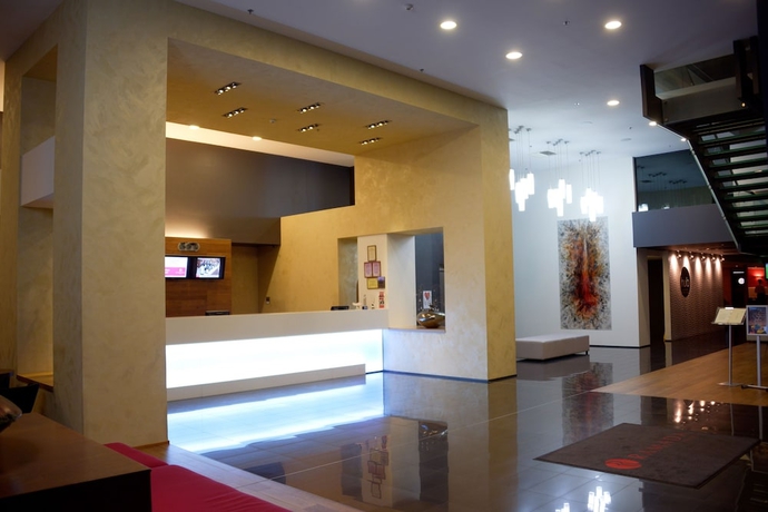 Imagen de los interiores del Hotel Ramada By Wyndham Oradea. Foto 18