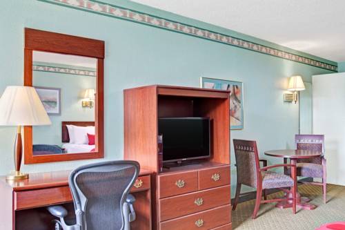 Imagen de la habitación del Hotel Ramada By Wyndham Parsippany. Foto 7