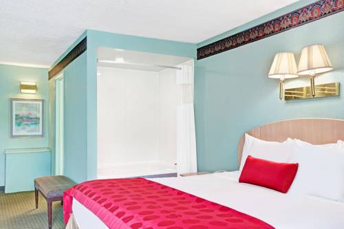 Imagen de la habitación del Hotel Ramada By Wyndham Parsippany. Foto 9