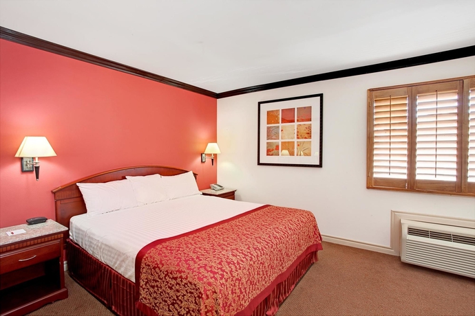 Imagen de la habitación del Hotel Ramada By Wyndham Pasadena. Foto 4