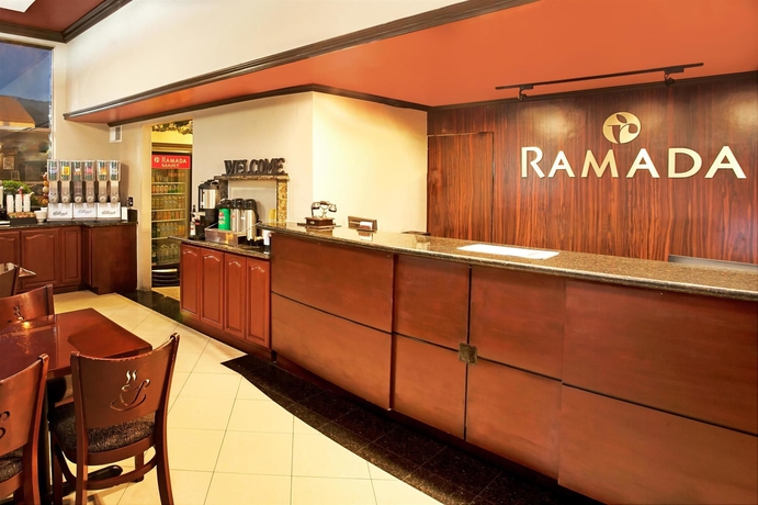 Imagen de los interiores del Hotel Ramada By Wyndham Pasadena. Foto 11