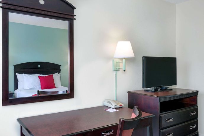 Imagen de la habitación del Hotel Ramada By Wyndham Pelham. Foto 2