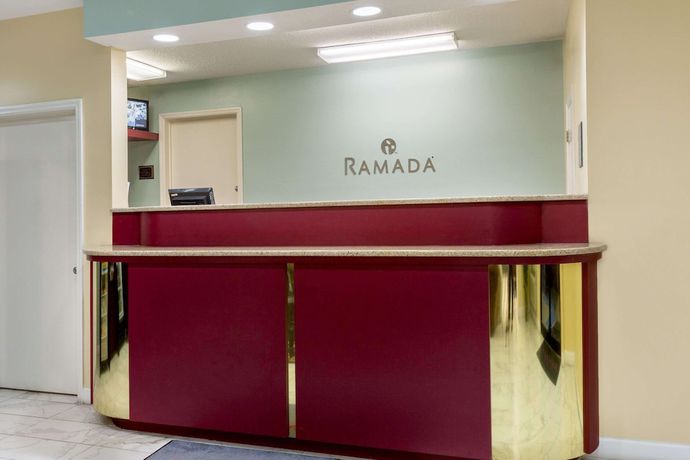 Imagen de los interiores del Hotel Ramada By Wyndham Pelham. Foto 15