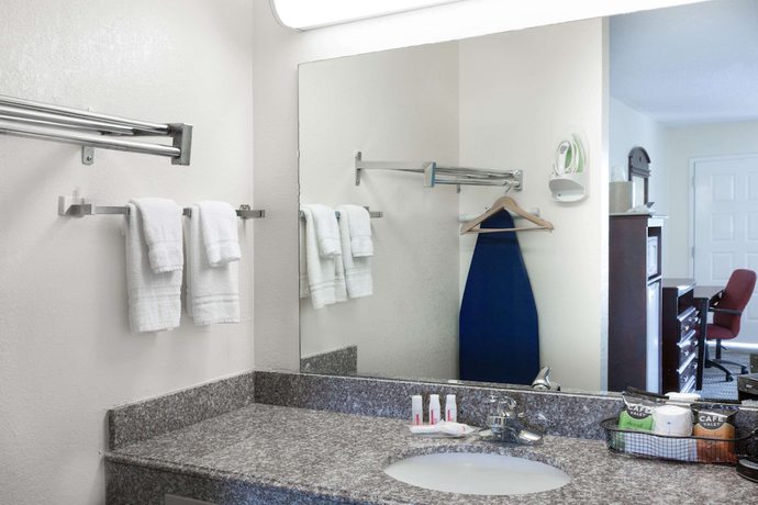 Imagen de la habitación del Hotel Ramada By Wyndham Pelham. Foto 12