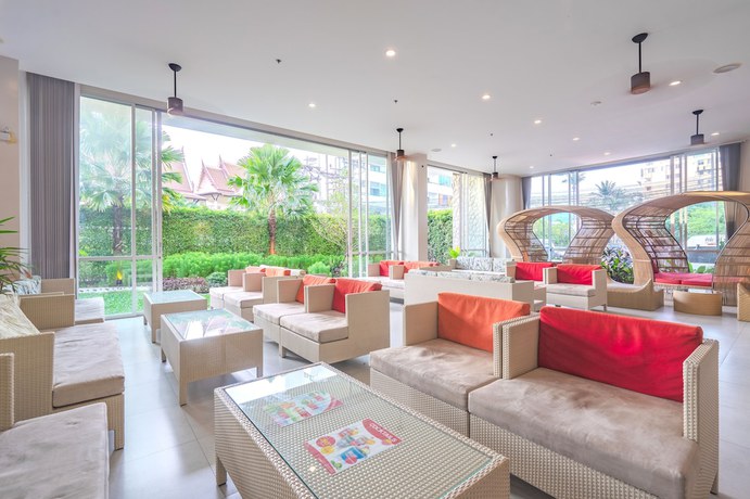 Imagen de los interiores del Hotel Ramada By Wyndham Phuket Deevana Patong. Foto 14