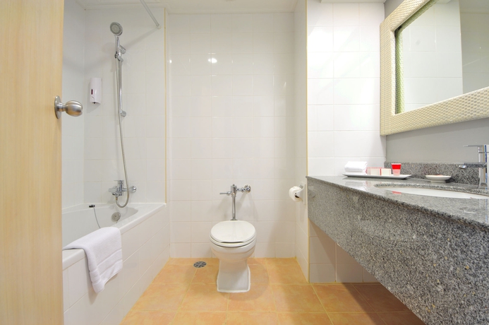 Imagen de la habitación del Hotel Ramada By Wyndham Phuket Southsea. Foto 7