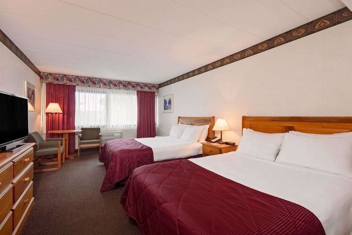 Imagen de la habitación del Hotel Ramada By Wyndham Pinewood Park Resort North Bay. Foto 4