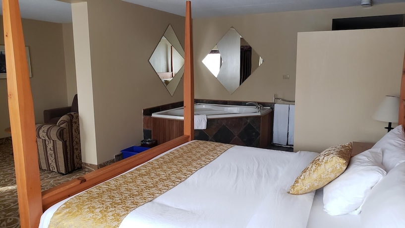 Imagen de la habitación del Hotel Ramada By Wyndham Pinewood Park Resort North Bay. Foto 10