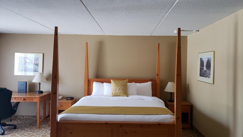 Imagen de la habitación del Hotel Ramada By Wyndham Pinewood Park Resort North Bay. Foto 15