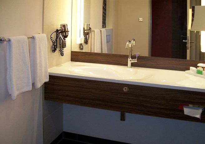 Imagen de la habitación del Hotel Ramada By Wyndham Pitesti. Foto 12