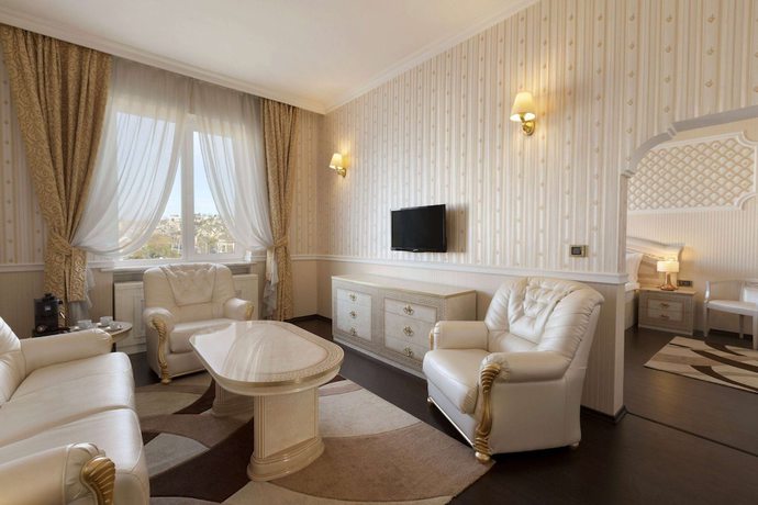 Imagen de la habitación del Hotel Ramada By Wyndham Plovdiv Trimontium. Foto 10