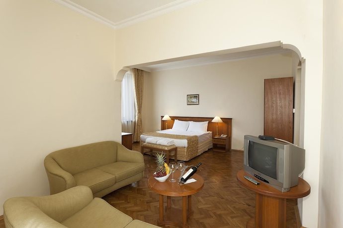 Imagen de la habitación del Hotel Ramada By Wyndham Plovdiv Trimontium. Foto 15