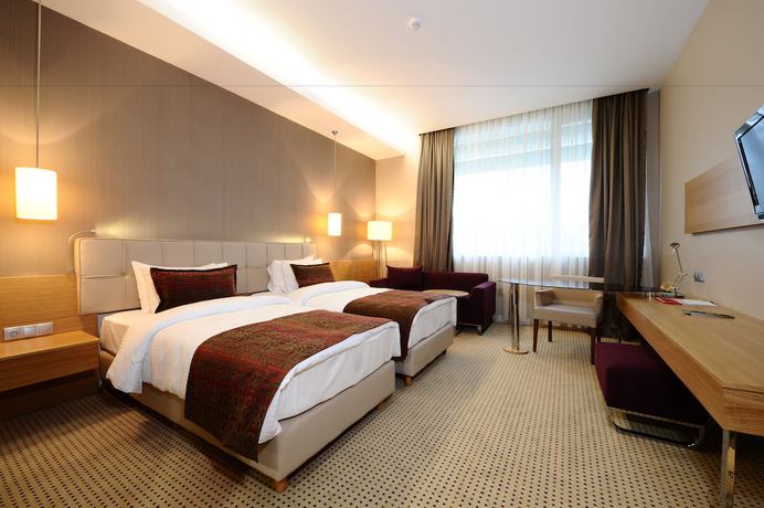 Imagen de la habitación del Hotel Ramada By Wyndham Podgorica. Foto 10