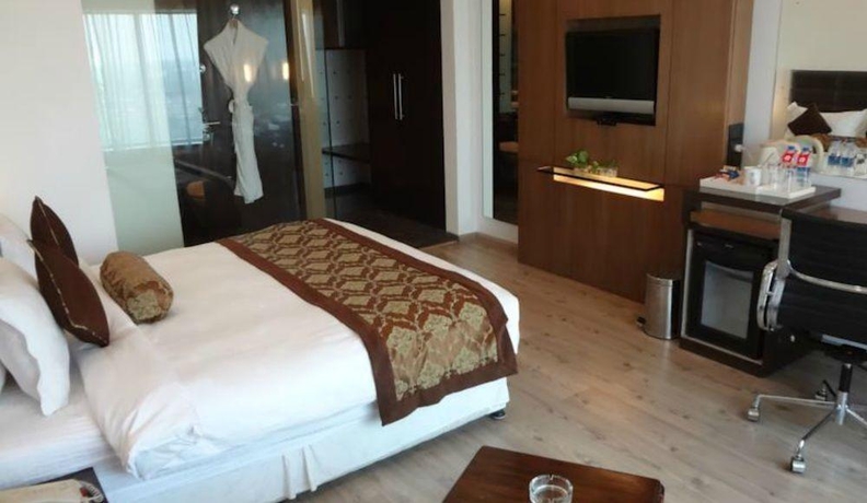 Imagen de la habitación del Hotel Ramada By Wyndham Powai and Convention Centre. Foto 13