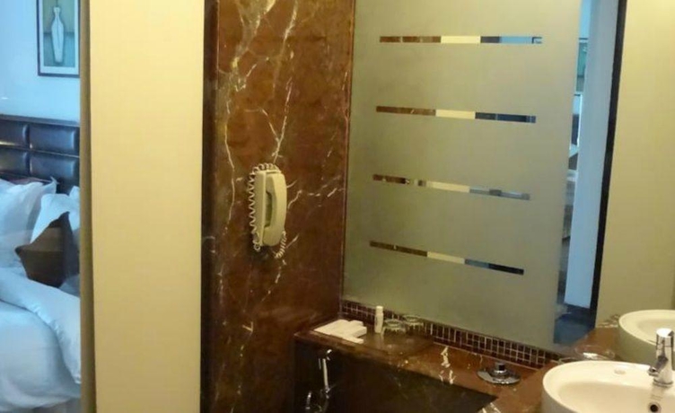 Imagen de la habitación del Hotel Ramada By Wyndham Powai and Convention Centre. Foto 14