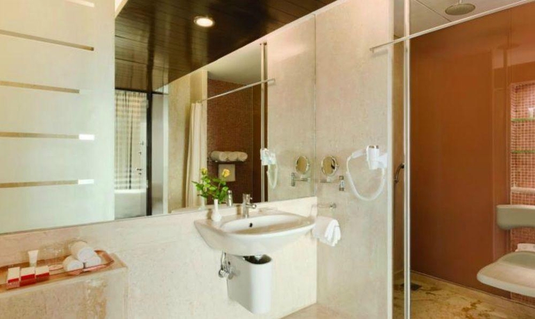 Imagen de la habitación del Hotel Ramada By Wyndham Powai and Convention Centre. Foto 15