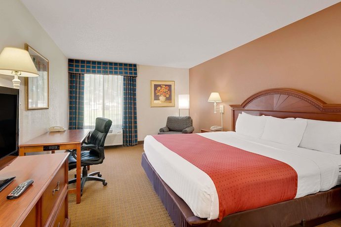 Imagen de la habitación del Hotel Ramada By Wyndham Provo. Foto 4