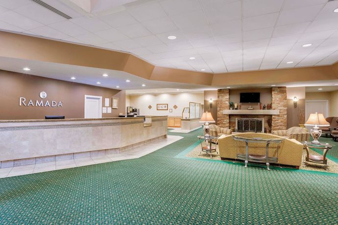 Imagen de los interiores del Hotel Ramada By Wyndham Provo. Foto 16