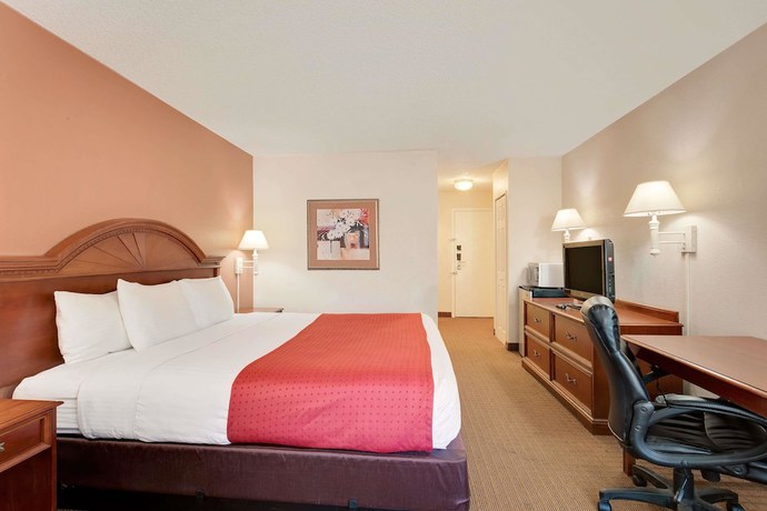 Imagen de la habitación del Hotel Ramada By Wyndham Provo. Foto 10