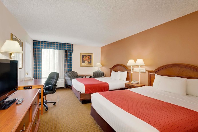 Imagen de la habitación del Hotel Ramada By Wyndham Provo. Foto 11