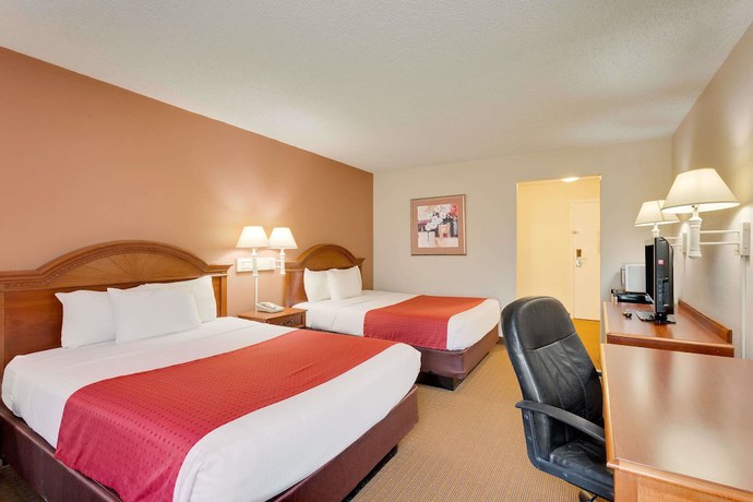 Imagen de la habitación del Hotel Ramada By Wyndham Provo. Foto 12
