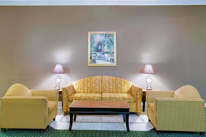Imagen de los interiores del Hotel Ramada By Wyndham Provo. Foto 18