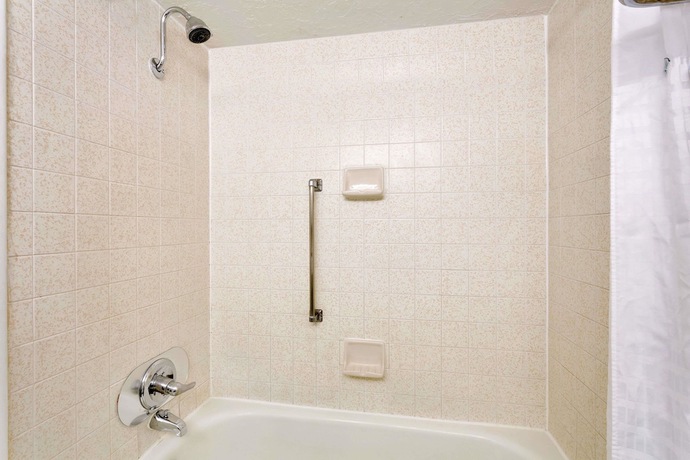 Imagen de la habitación del Hotel Ramada By Wyndham Provo. Foto 14