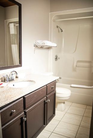 Imagen de la habitación del Hotel Ramada By Wyndham Quesnel. Foto 10