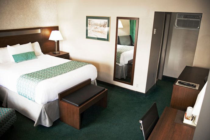 Imagen de la habitación del Hotel Ramada By Wyndham Quesnel. Foto 12