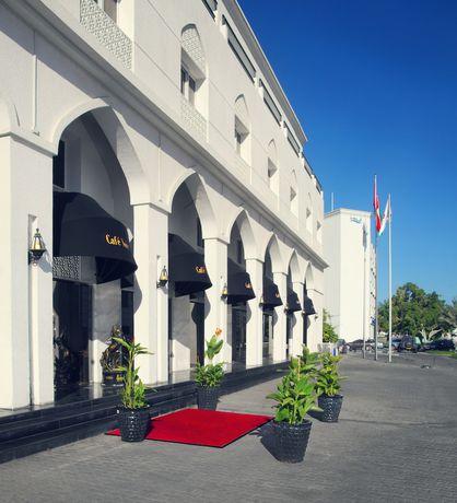 Imagen general del Hotel Ramada By Wyndham Qurum Beach. Foto 1