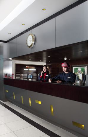 Imagen de los interiores del Hotel Ramada By Wyndham Qurum Beach. Foto 19