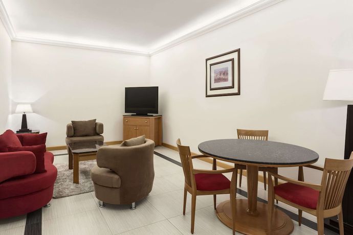 Imagen de la habitación del Hotel Ramada By Wyndham Qurum Beach. Foto 15