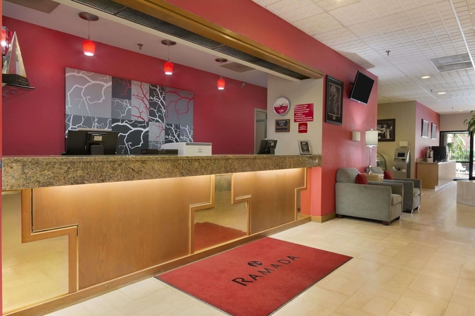 Imagen de los interiores del Hotel Ramada By Wyndham Raleigh. Foto 16