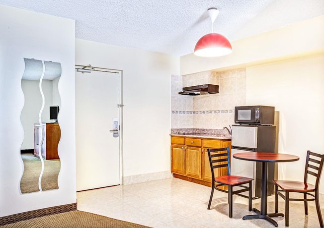 Imagen de la habitación del Hotel Ramada By Wyndham Rockaway. Foto 13